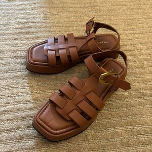 New w/o tags FRAME Leather Sandals. Color: Camel, size: 38